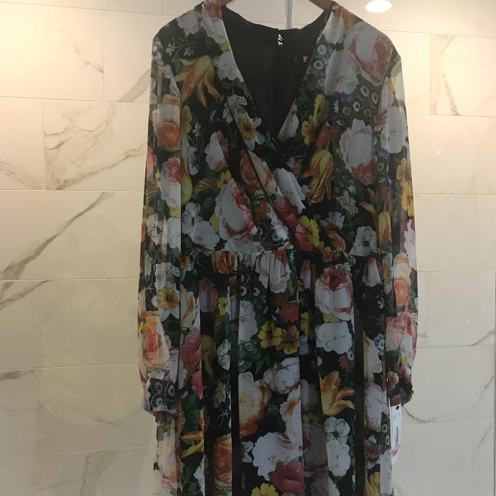 Dillard’s Floral dress new with tags- size 16